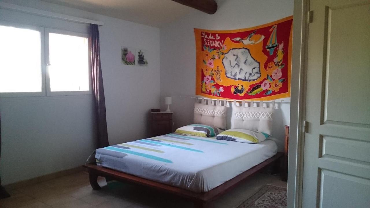 Mas Les Cigales Bed and Breakfast Roaix Esterno foto