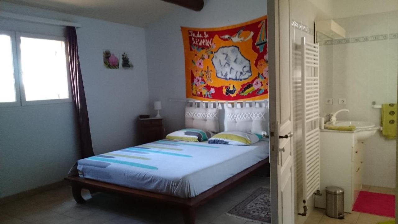 Mas Les Cigales Bed and Breakfast Roaix Esterno foto