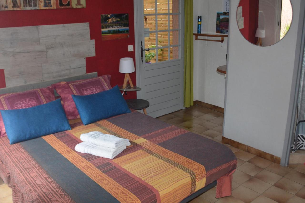 Mas Les Cigales Bed and Breakfast Roaix Esterno foto